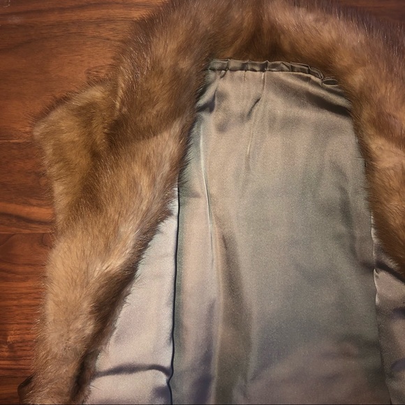 Real fur vest with leather sides pockets and clasp - Picture 5 of 9